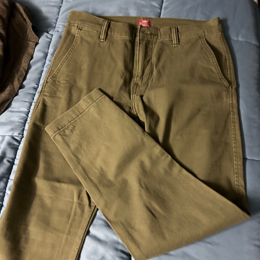 Levi’s chinos